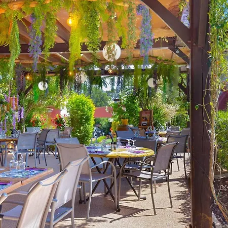 Les Pins Blancs En Provence 3*
