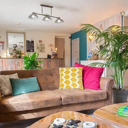 Hotel Les Pins Blancs En Provence 3*
