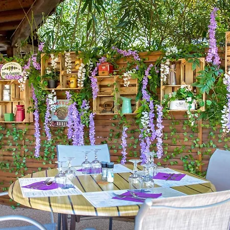 Hotel Les Pins Blancs En Provence Le Muy
