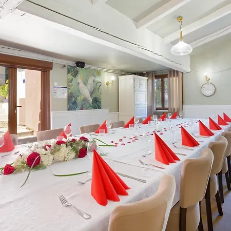 Les Pins Blancs En Provence Hotel 3*