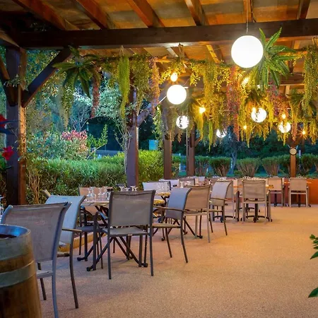 Hotel Les Pins Blancs En Provence Le Muy