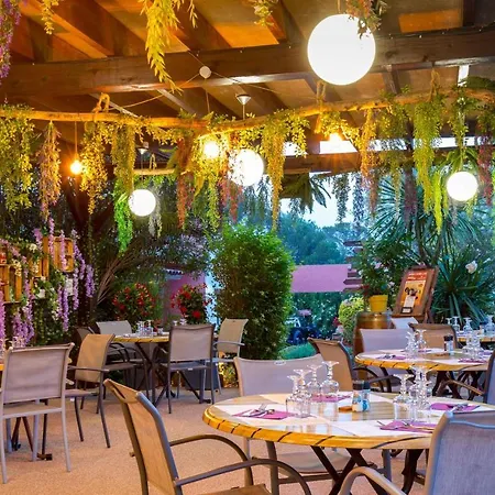 Les Pins Blancs En Provence Hotel Le Muy