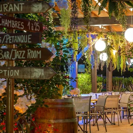 Les Pins Blancs En Provence Hotel Le Muy