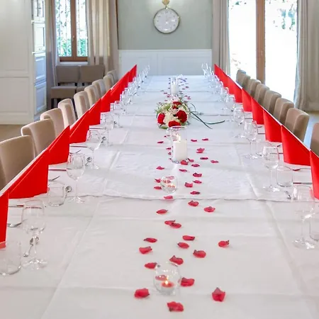 Les Pins Blancs En Provence Hotel