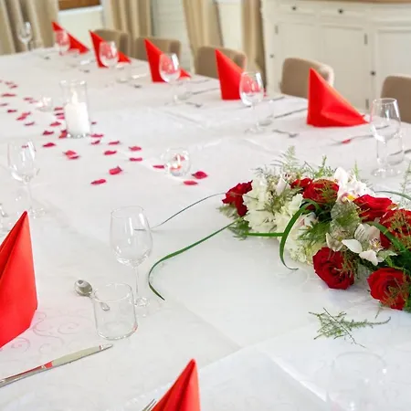 Les Pins Blancs En Provence Hotel 3*