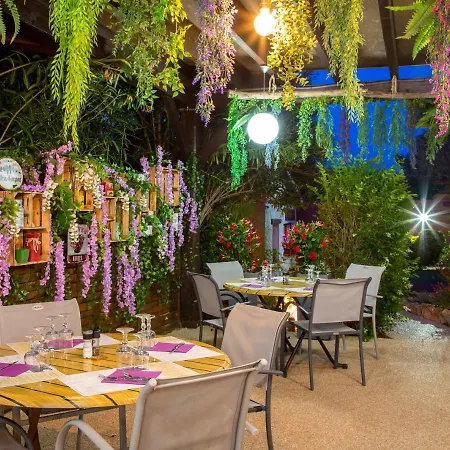 Hotel Les Pins Blancs En Provence